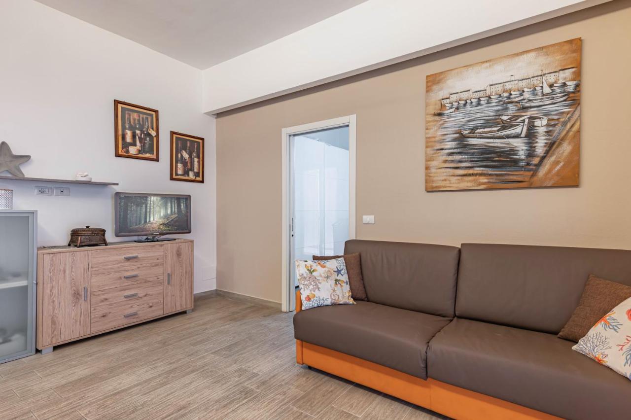 Naxos Bay Flat With Terrace 50 Meters From The Sea Appartement Giardini-Naxos Buitenkant foto